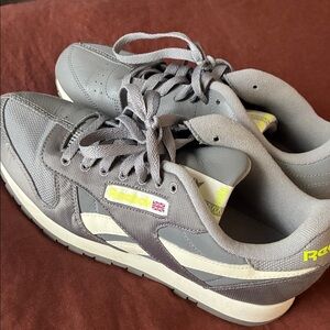Reebok Men's Gray and Cream Sneakers